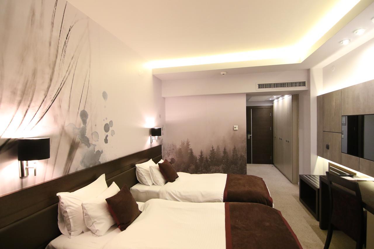 Queen'S Hotel - Zebra Centre Skopie Habitación foto