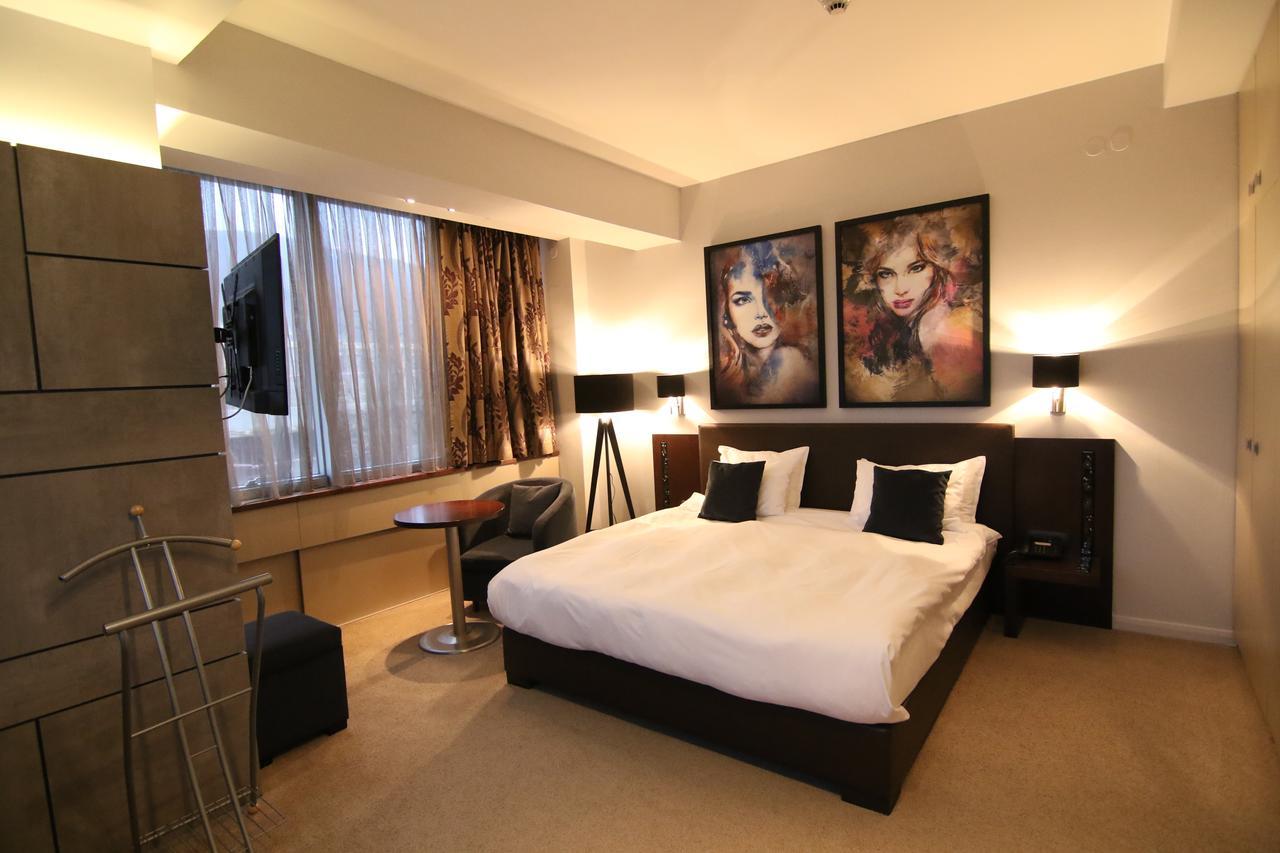 Queen'S Hotel - Zebra Centre Skopie Habitación foto