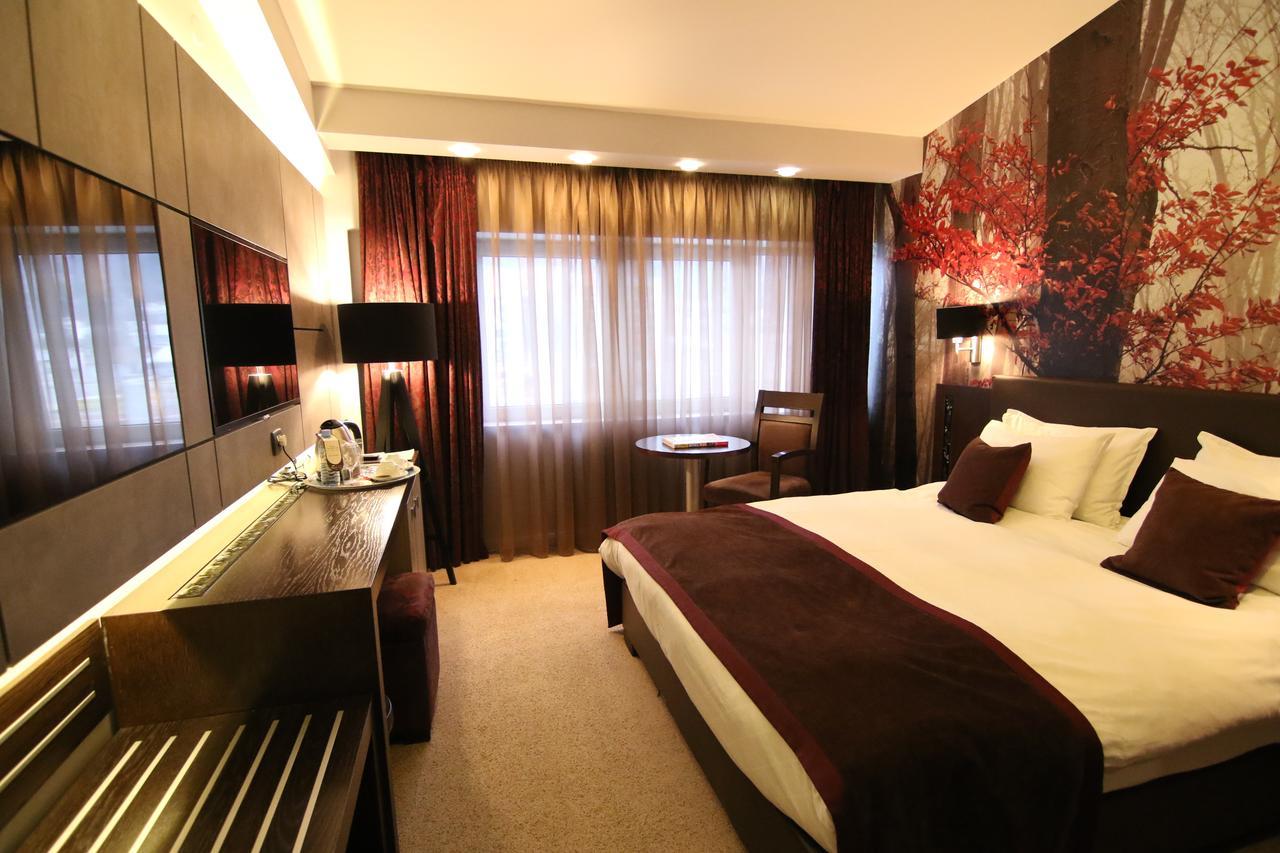 Queen'S Hotel - Zebra Centre Skopie Habitación foto
